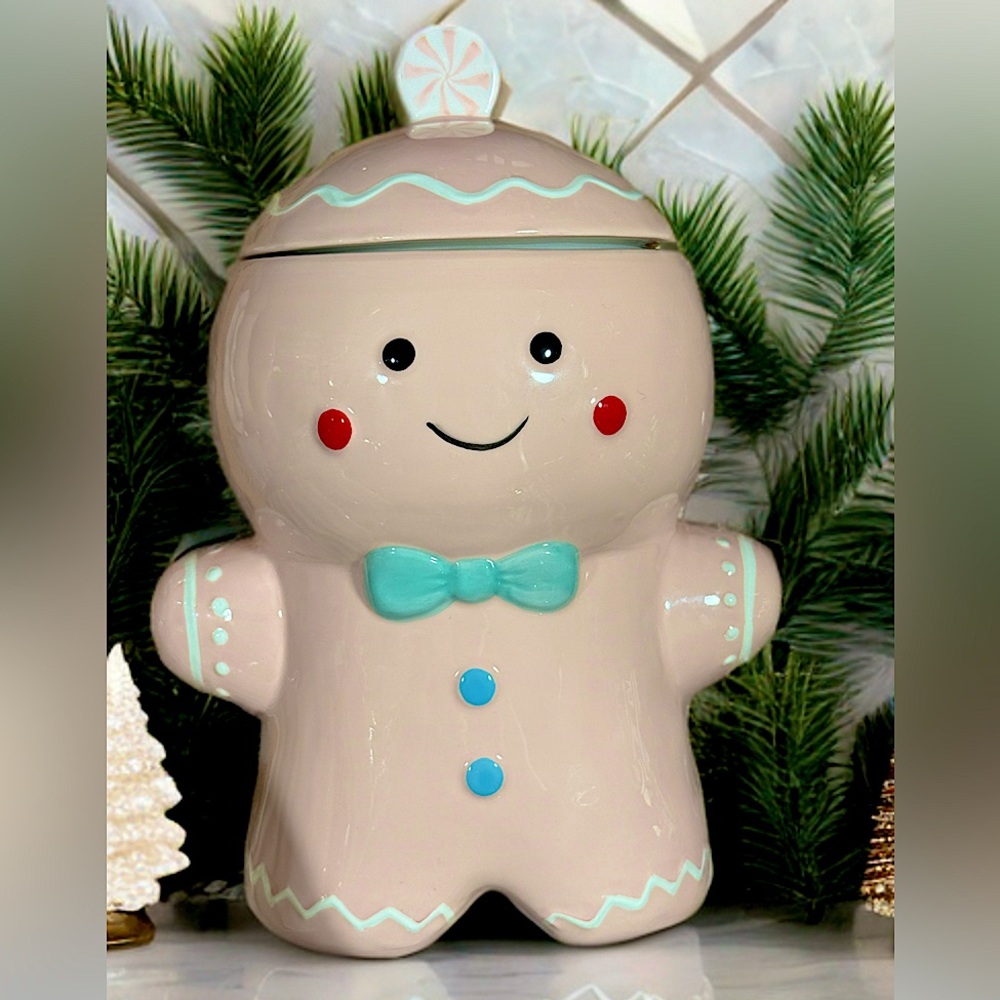 🎀Rare Find🎀🎀 Pink Gingerbread Cookie Jar